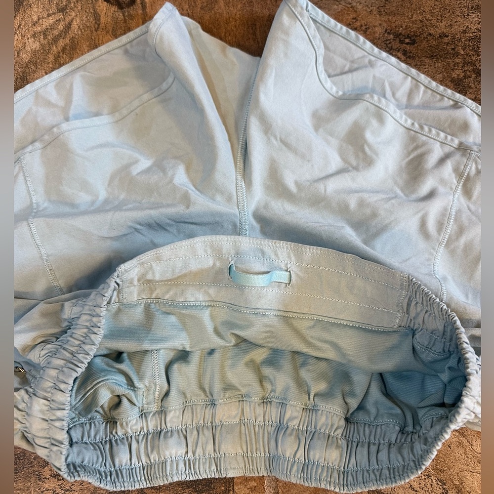 Lululemon Hotty Hot Low-Rise Women Shorts - Picture 5 of 6